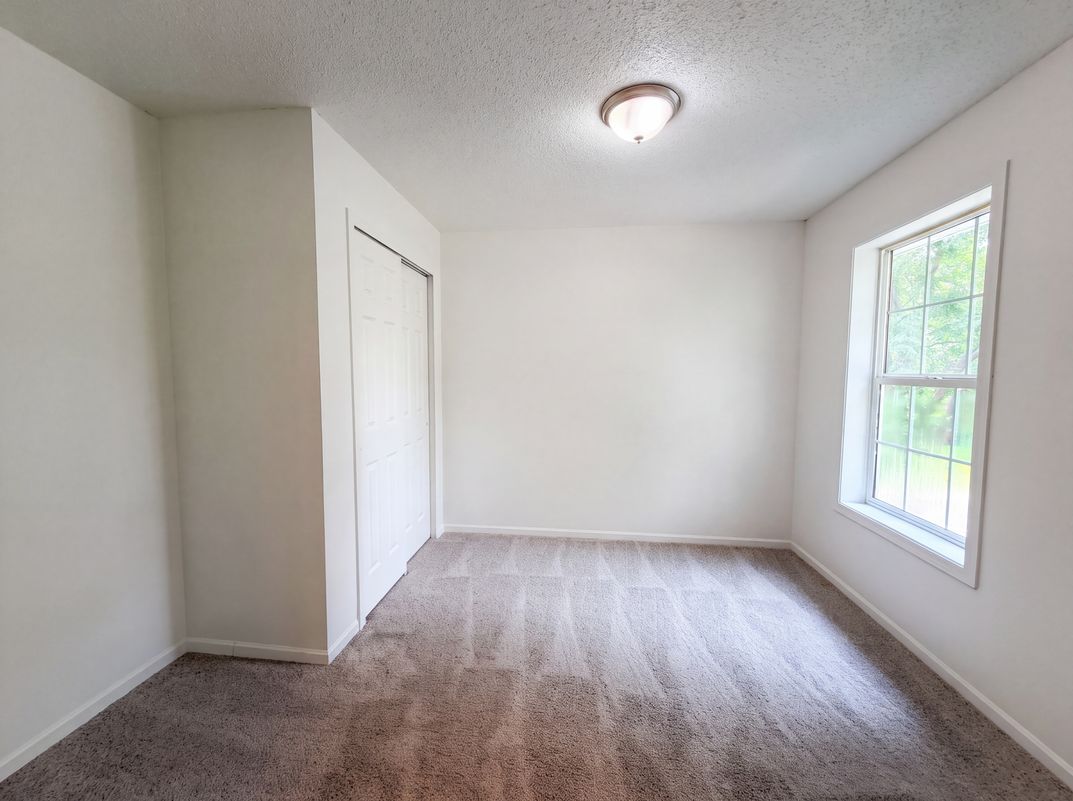 Photo 12 of 20 of 7476 Hampton Ln, Shakopee, MN