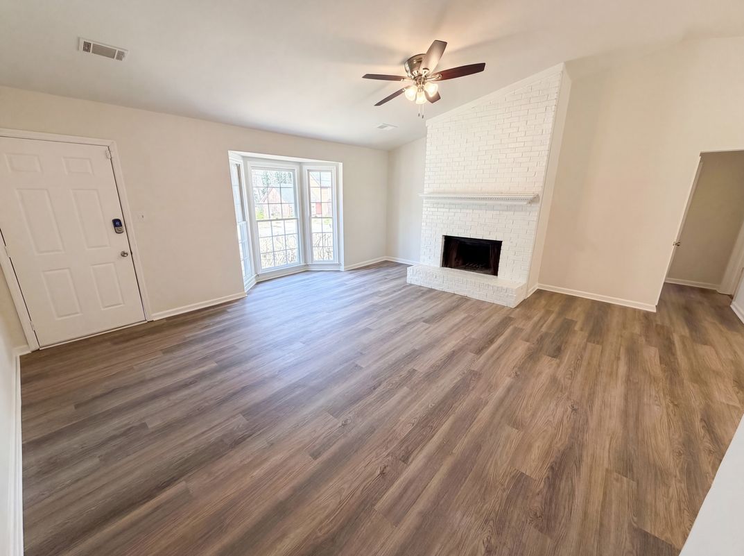 Photo 3 of 18 of 5003 Henson Dr SW, Mableton, GA