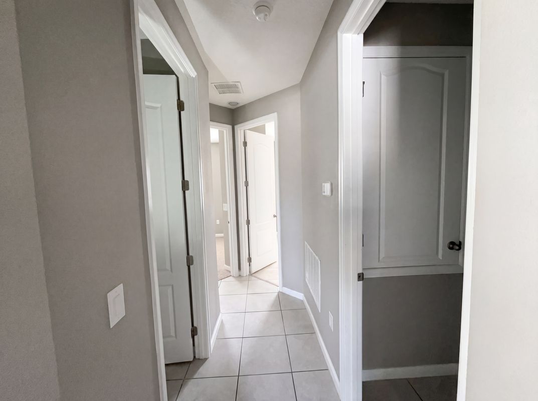 Photo 7 of 29 of 2526 W End Dr, Saint Cloud, FL