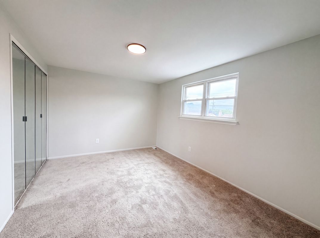 Photo 4 of 19 of 14729 Moran Rd, Allen Park, MI