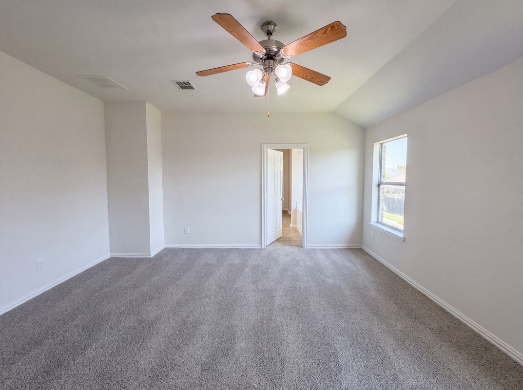 Photo 13 of 25 of 1421 Sparrow Dr, Little Elm, TX