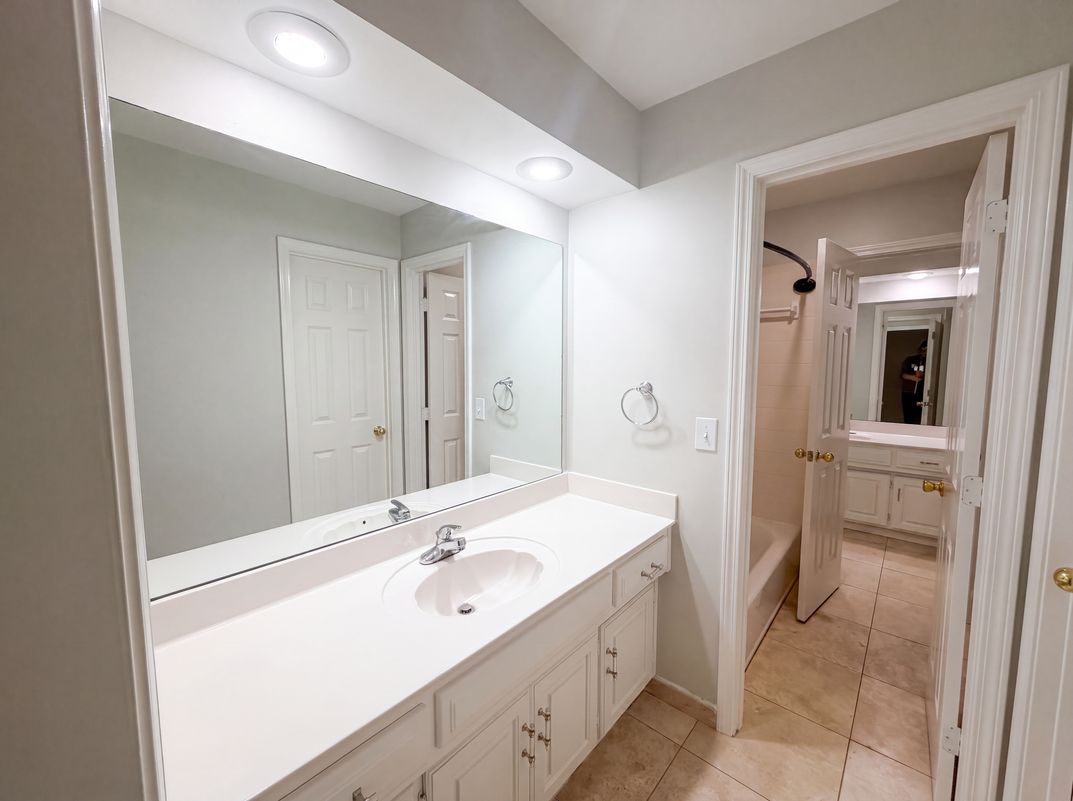 Photo 23 of 34 of 6003 N Cosby Ct, Kansas City, MO