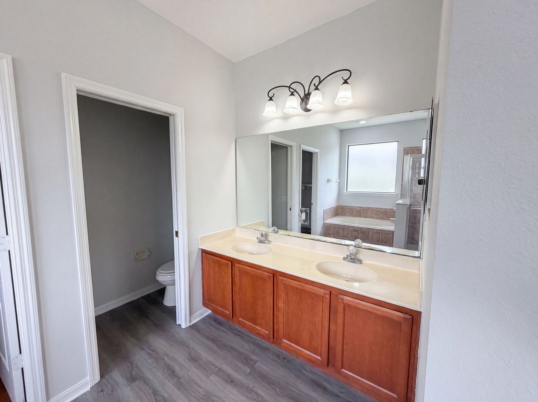 Photo 19 of 26 of 216 Blue Crystal Dr, Deland, FL