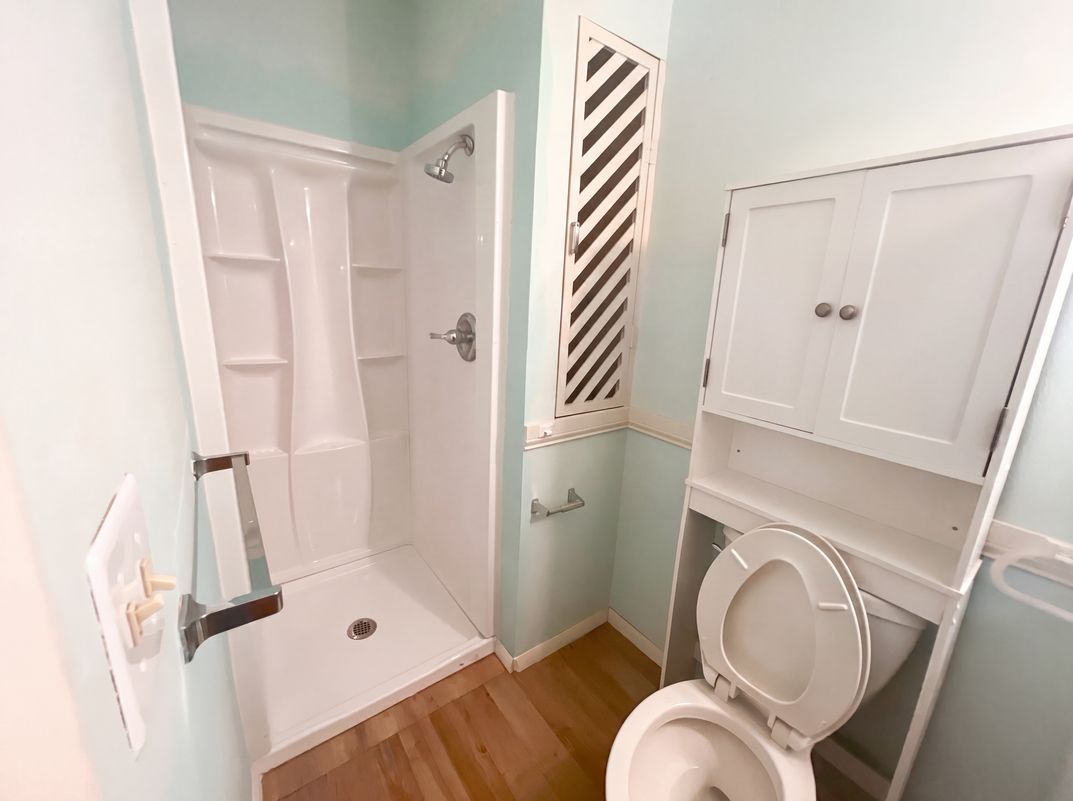 Photo 12 of 16 of 912 Hollycrest Dr, Champaign, IL