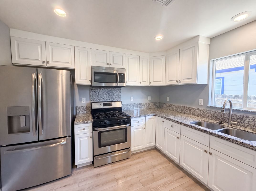 Photo 7 of 24 of 3713 Ripley St, Sacramento, CA