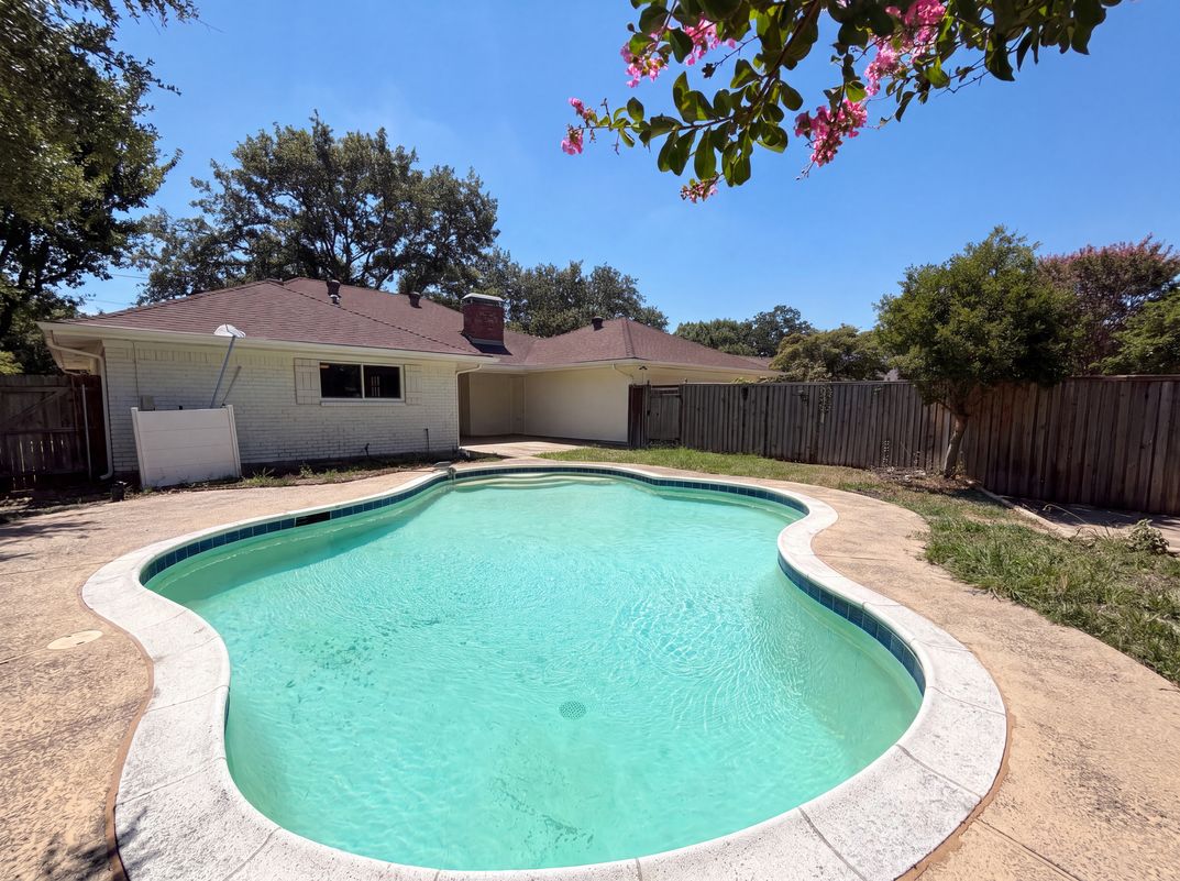 Photo 15 of 16 of 1115 N Waterview Dr, Richardson, TX