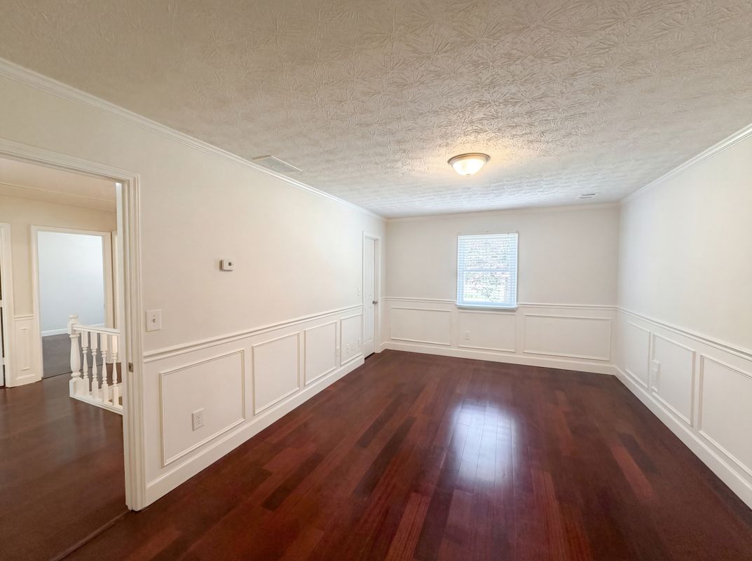 Photo 16 of 31 of 4479 Alpine Ct, Snellville, GA