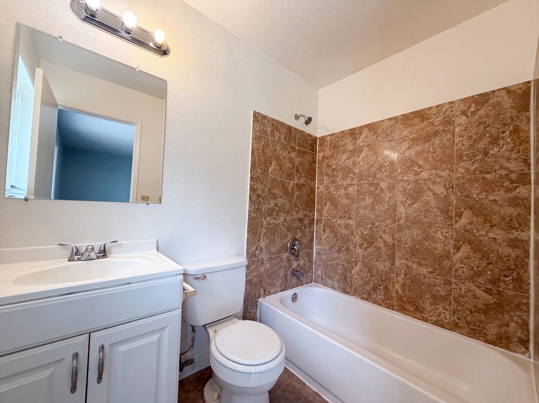 Photo 20 of 25 of 7804 McClintock Way, Sacramento, CA