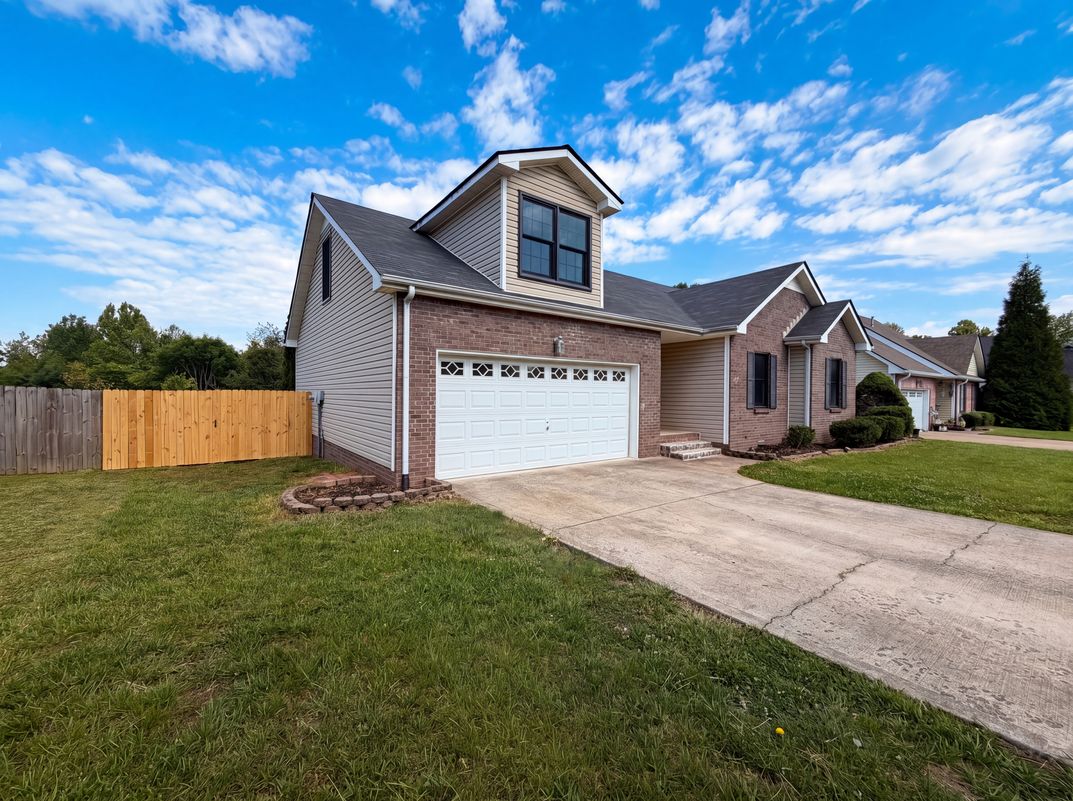 Photo 21 of 26 of 1688 Cedar Springs Cir, Clarksville, TN