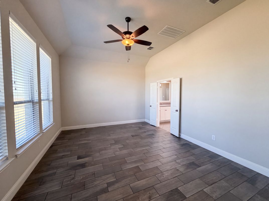 Photo 16 of 33 of 15133 Seventeen Lakes Blvd, Roanoke, TX