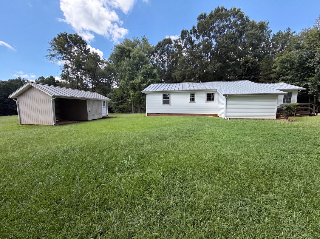 Photo 5 of 23 of 5100 Robinwood Dr, Charlotte, NC