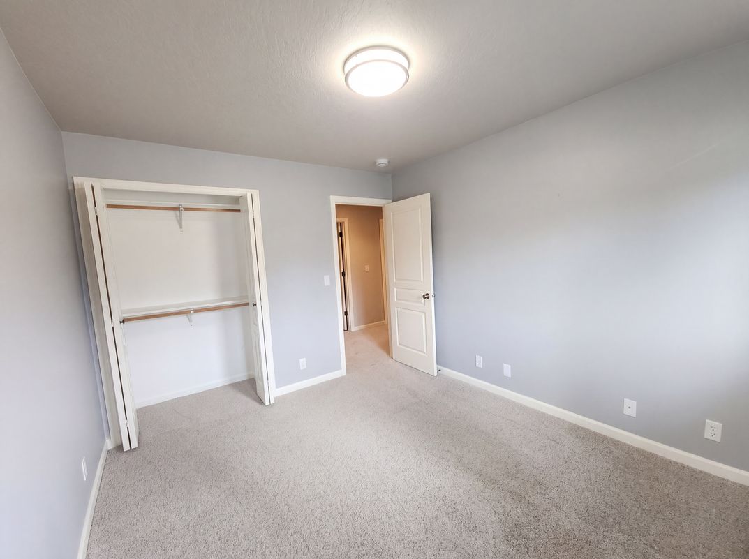 Photo 10 of 22 of 1310 Willow St, Junction City, OR
