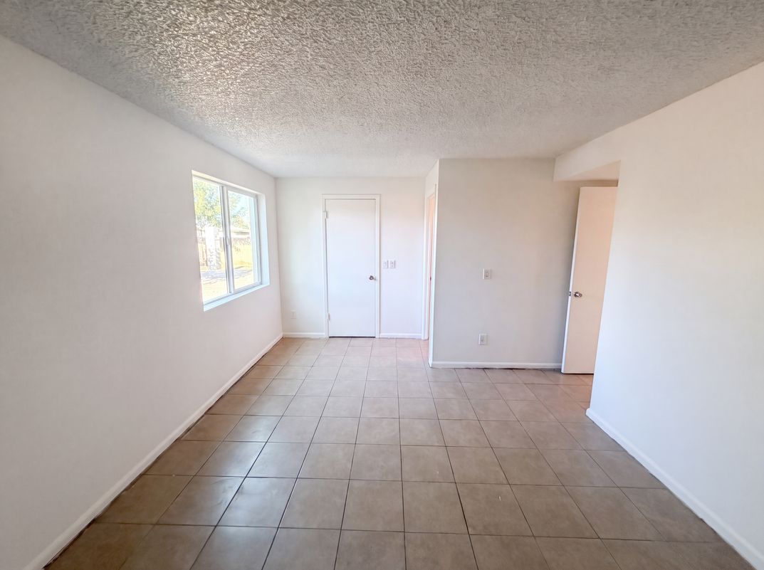 Photo 14 of 27 of 5617 W Hatcher Rd, Glendale, AZ