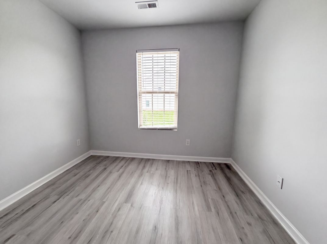 Photo 11 of 21 of 7329 Hidden Creek Dr, Charlotte, NC