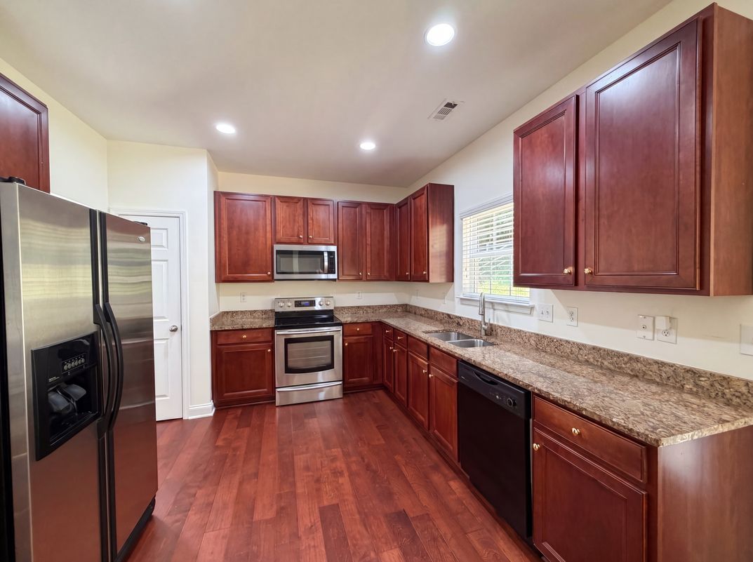 Photo 2 of 18 of 10050 Montrose Dr NW, Charlotte, NC