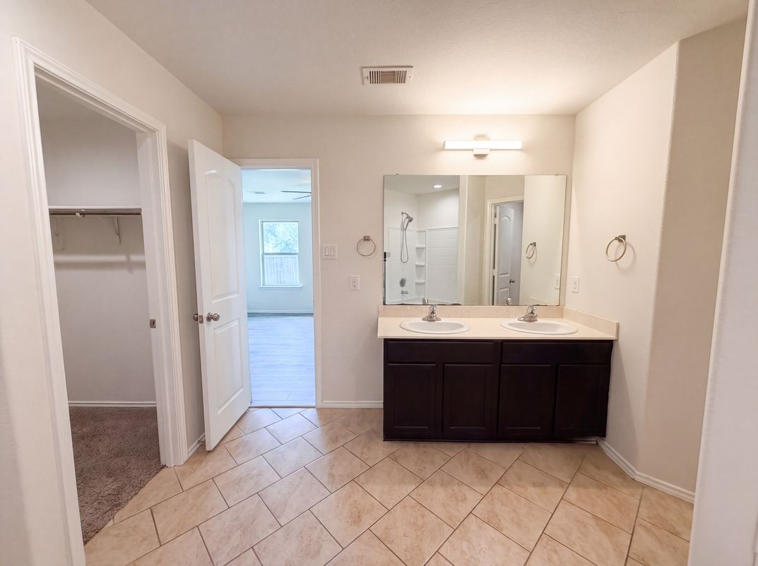 Photo 13 of 17 of 3603 Indigo Forest St, Spring, TX
