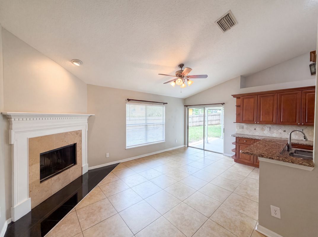 Photo 9 of 29 of 17802 Jefferson St, Oakland, FL