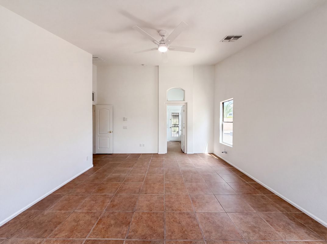 Photo 11 of 30 of 16735 W McKinley St, Goodyear, AZ