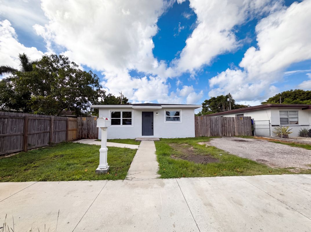 Photo 19 of 23 of 1320 NW 15th St, Homestead, FL