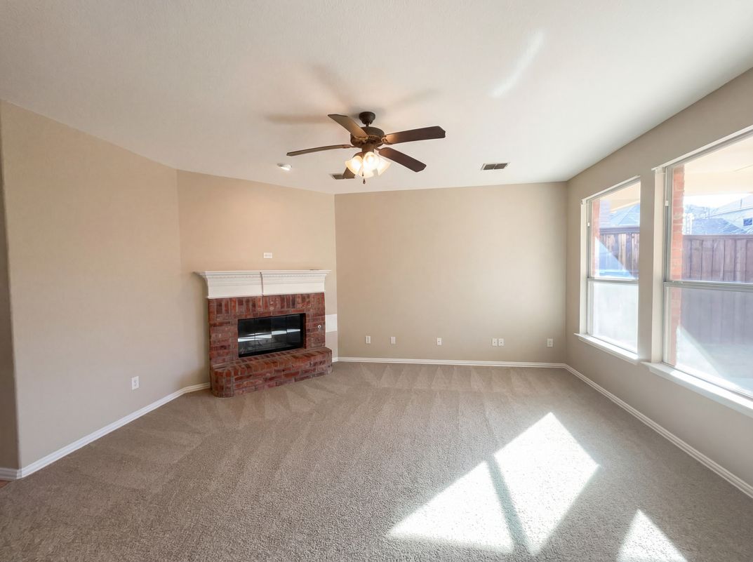 Property photo 3 of 11963 Henderson Dr