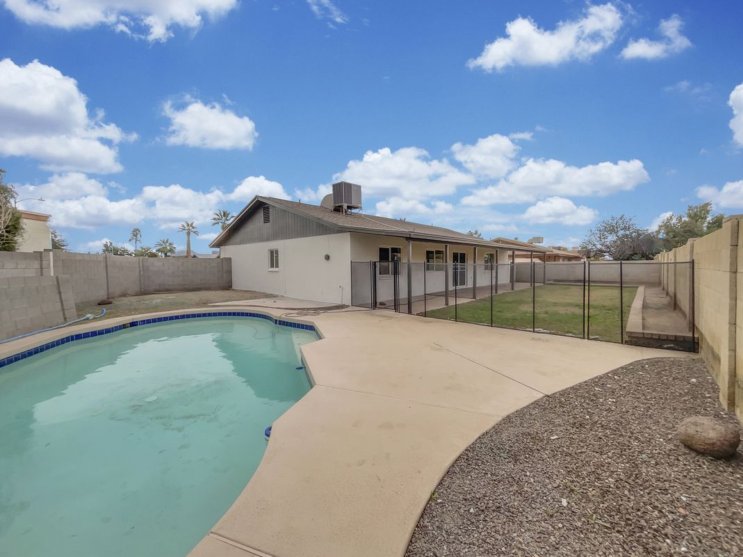 Photo 5 of 20 of 13628 N 40th Dr, Phoenix, AZ