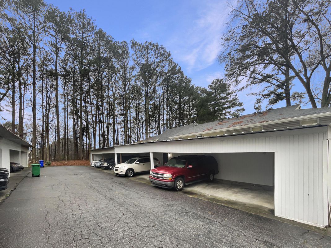 Photo 8 of 25 of 4409 Idlewood Ln, Tucker, GA