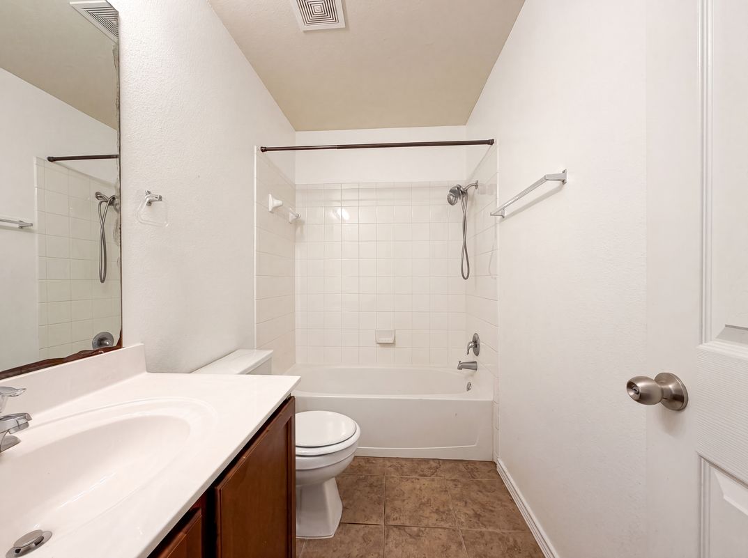 Photo 8 of 18 of 9301 Cricket Dr, Killeen, TX