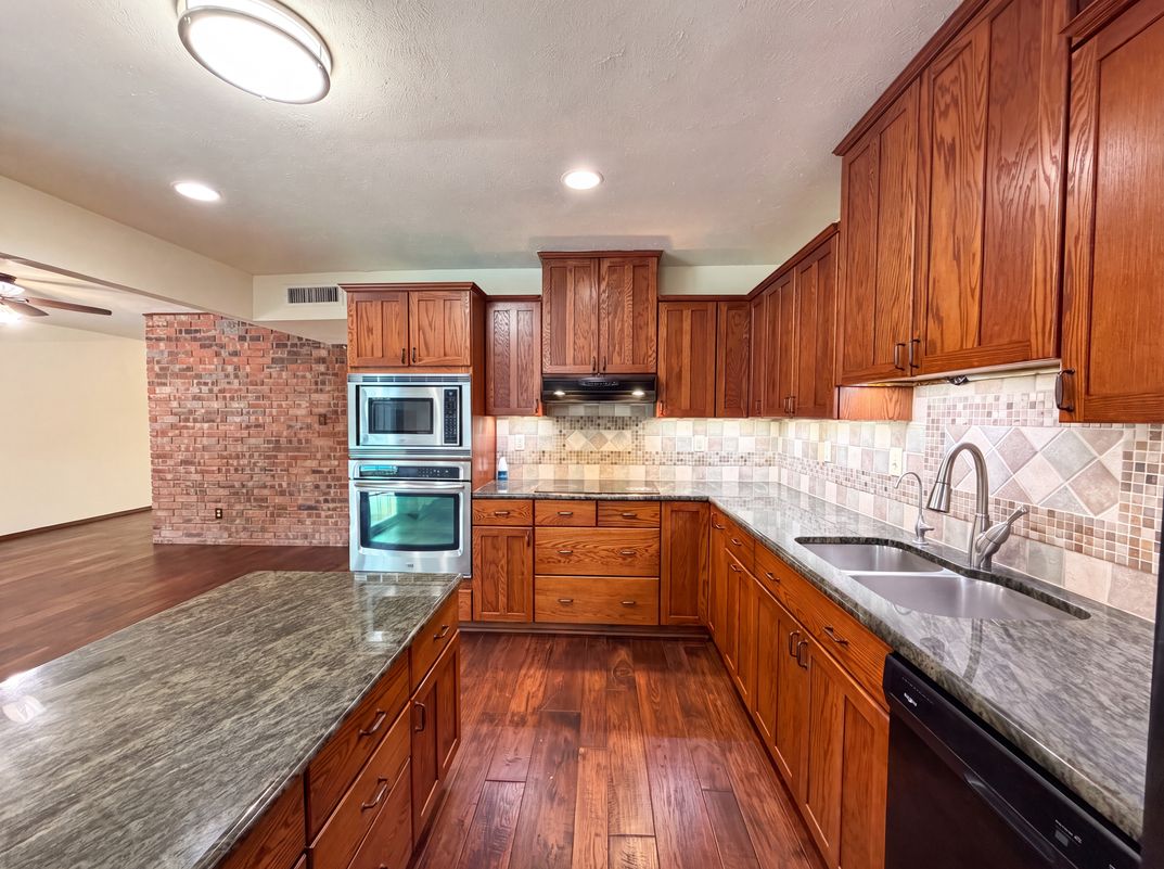 Photo 12 of 28 of 530 Shadowcrest Ln, Coppell, TX