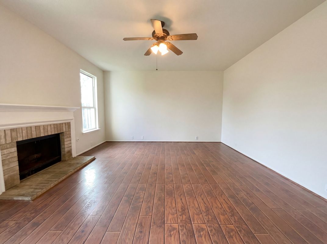 Photo 3 of 22 of 11919 Leaf Oak Dr, Houston, TX