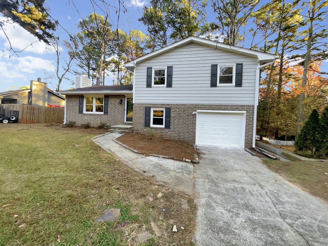 Photo 7 of 46 of 48 Russell Rd, Lawrenceville, GA