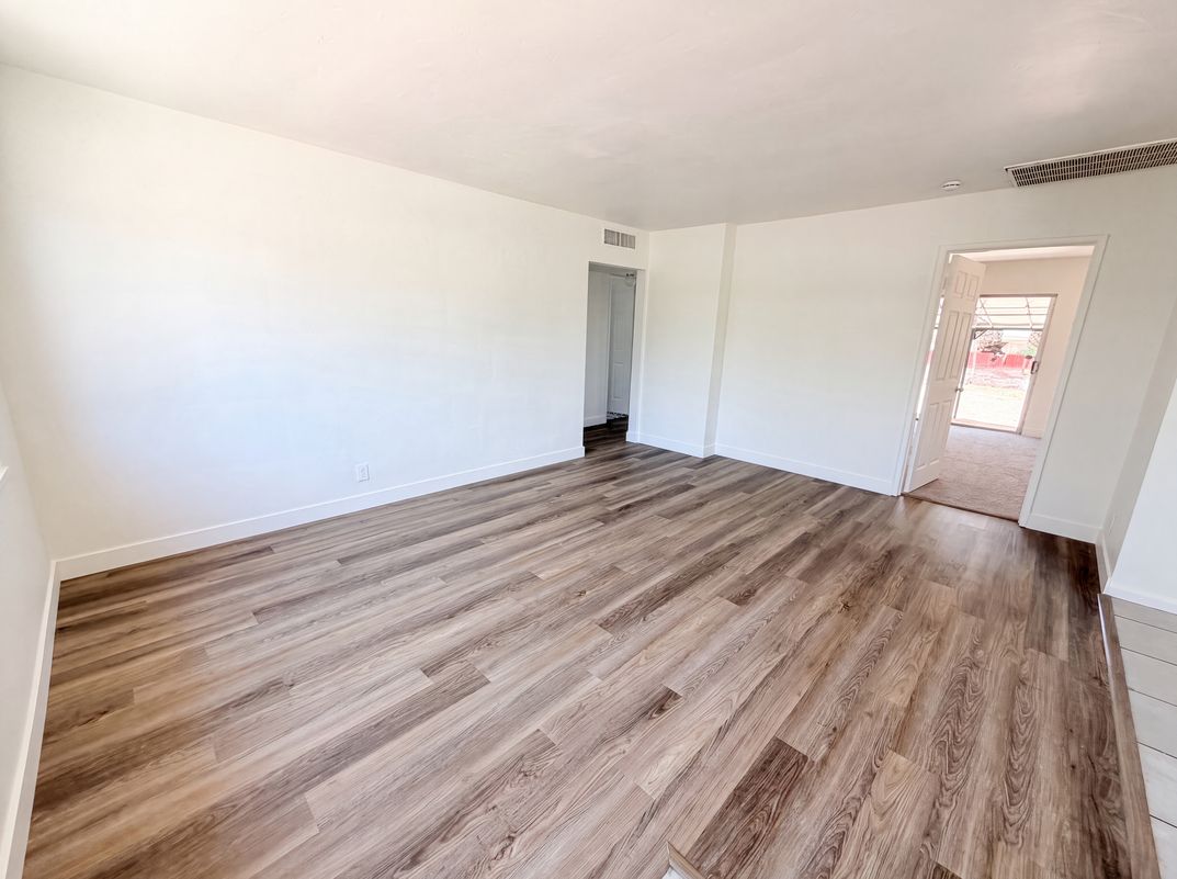 Photo 6 of 40 of 1437 Franklin Ave, Las Vegas, NV