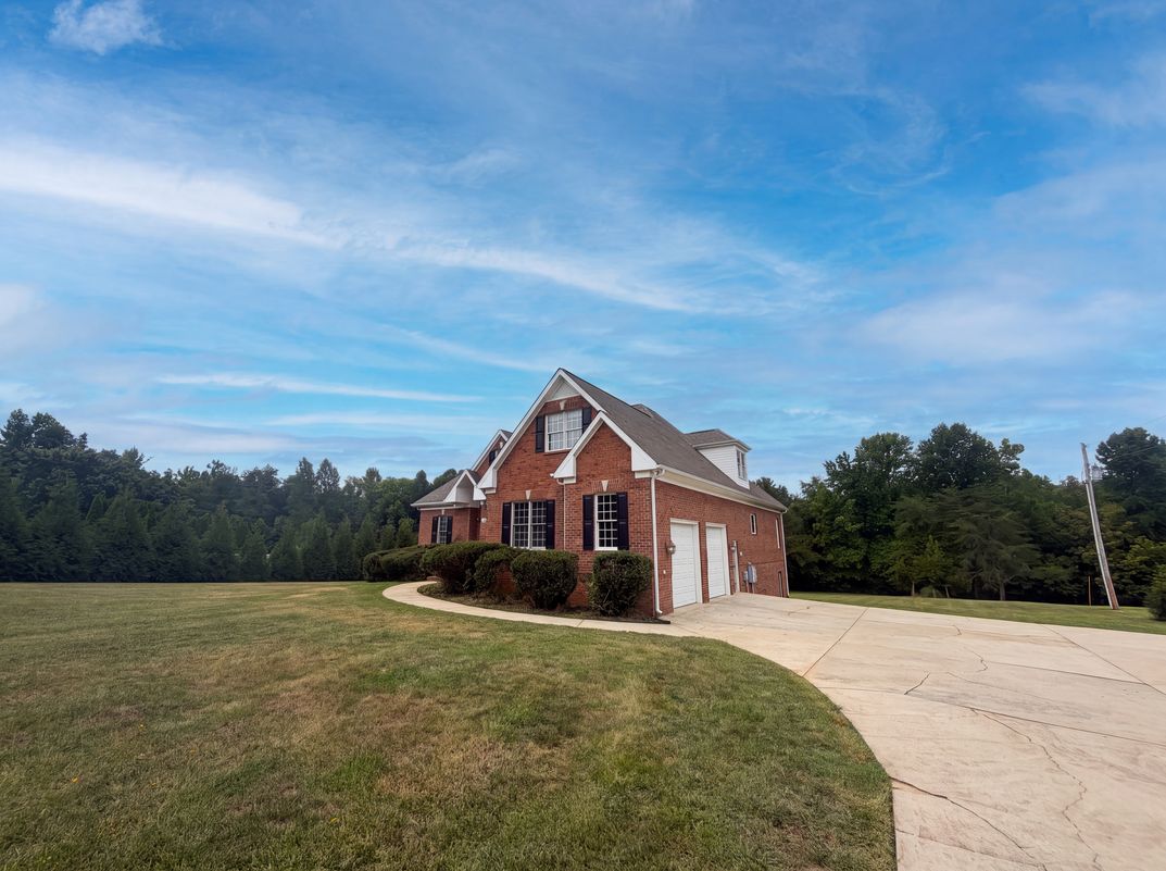 Photo 29 of 33 of 1345 Barker Dr, Randleman, NC