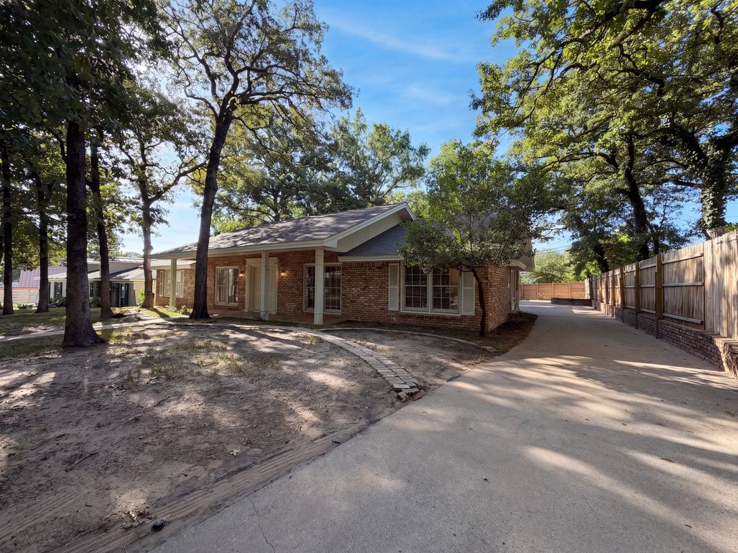 Photo 29 of 31 of 813 Wheelwood Dr, Hurst, TX