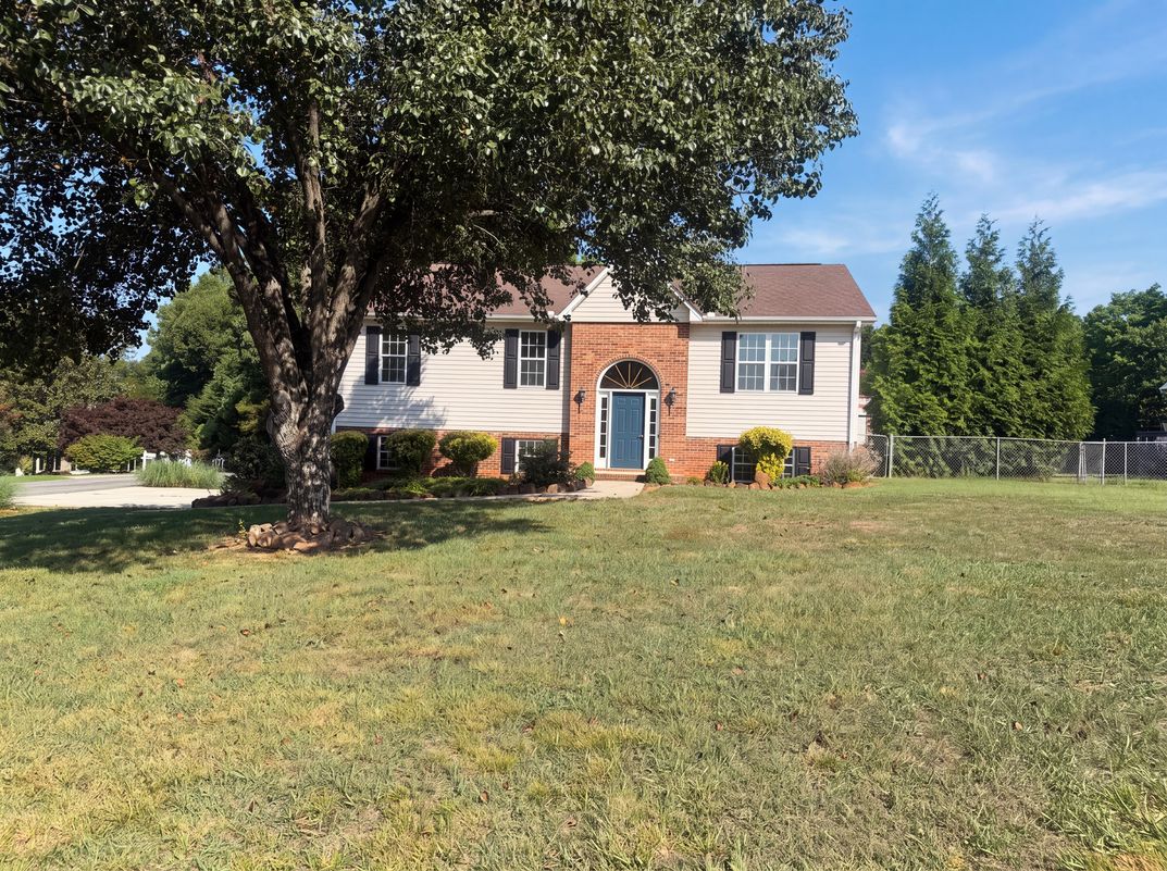Photo 22 of 26 of 109 Briarcreek Dr, Winston Salem, NC