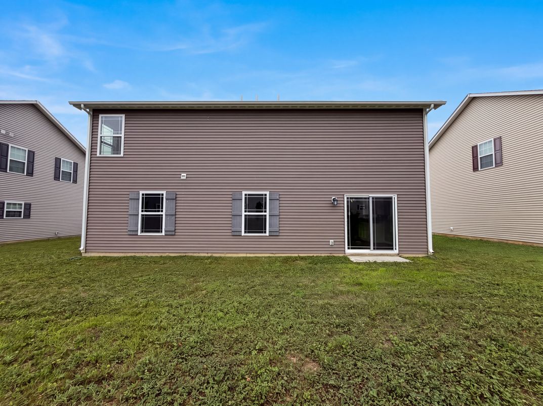 Photo 5 of 23 of 8196 Alyssum Dr, Plainfield, IN