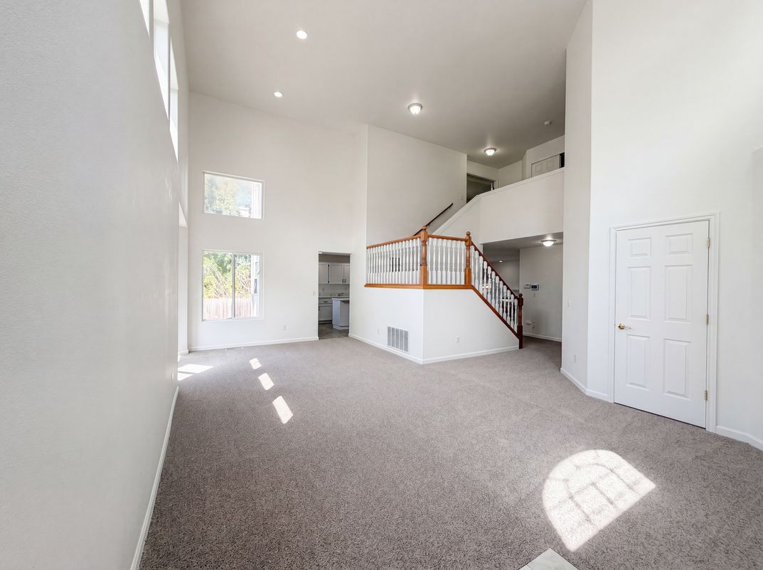 Property photo 3 of 451 NW Yosemite Ter
