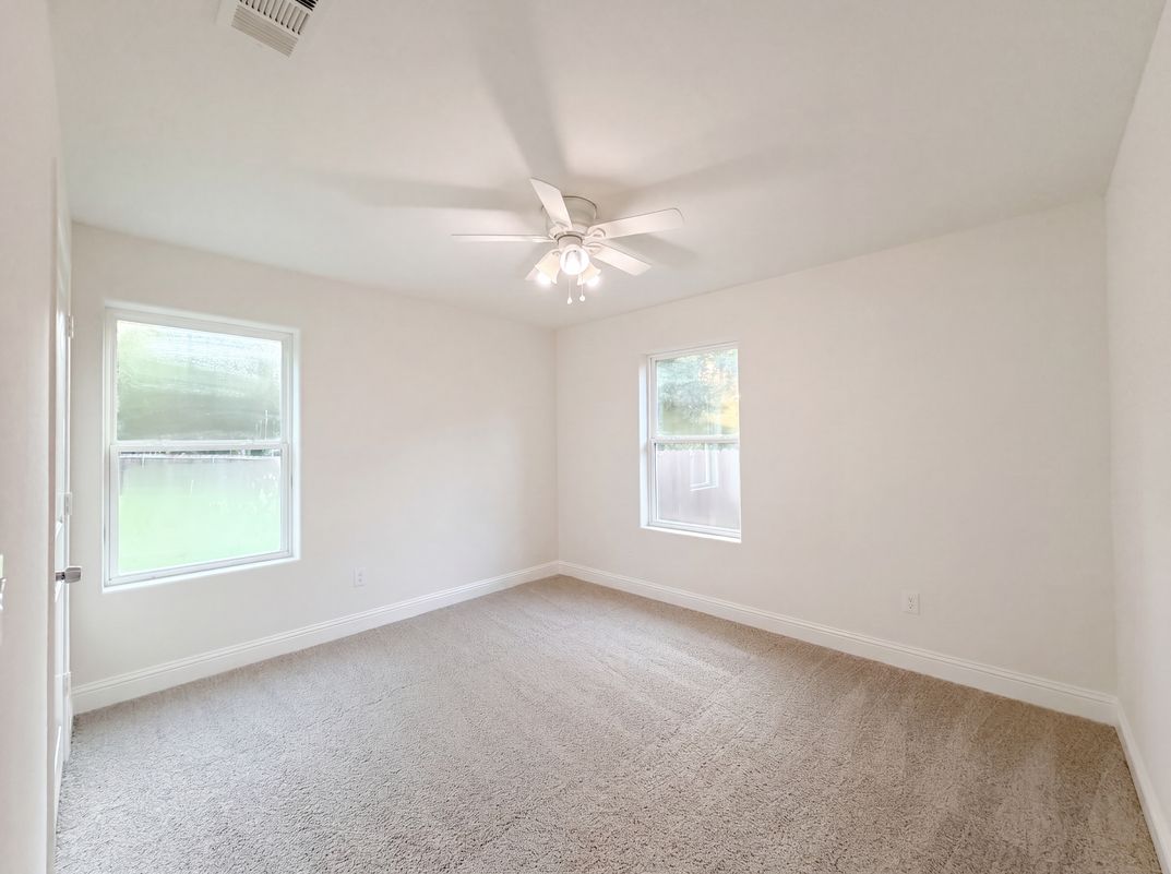 Photo 12 of 20 of 709 W Hull St, Denison, TX