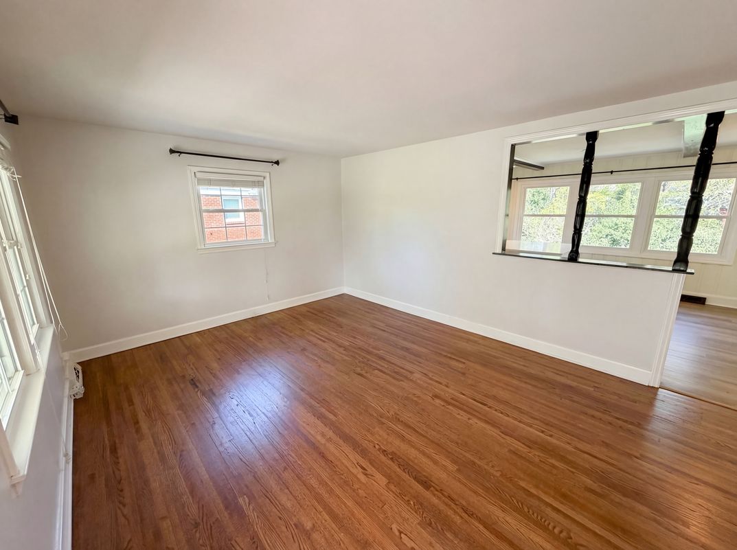 Photo 8 of 24 of 6621 Starcrest Dr, Charlotte, NC