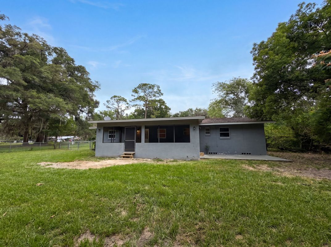 Photo 5 of 22 of 2410 NE 3rd Ave, Ocala, FL