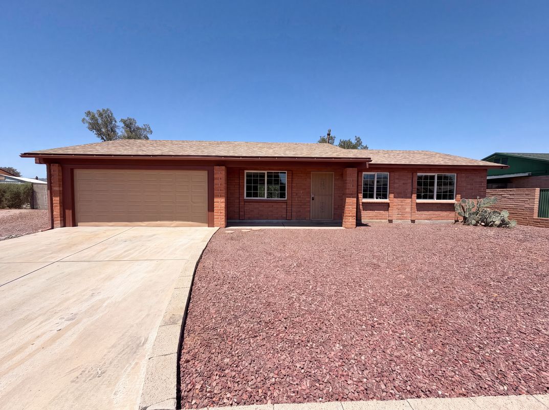 Property photo 1 of 6081 N Curry Ave