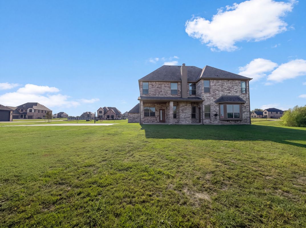 Photo 5 of 46 of 1208 Redbud St, Howe, TX