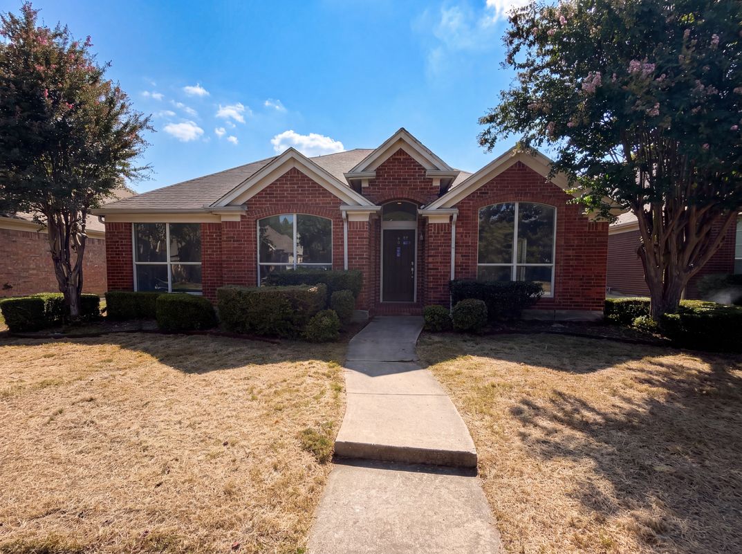 Photo 20 of 26 of 7008 Chateau Dr, Frisco, TX
