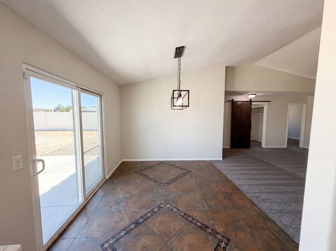 Photo 6 of 28 of 13185 Great Falls Ave, Victorville, CA
