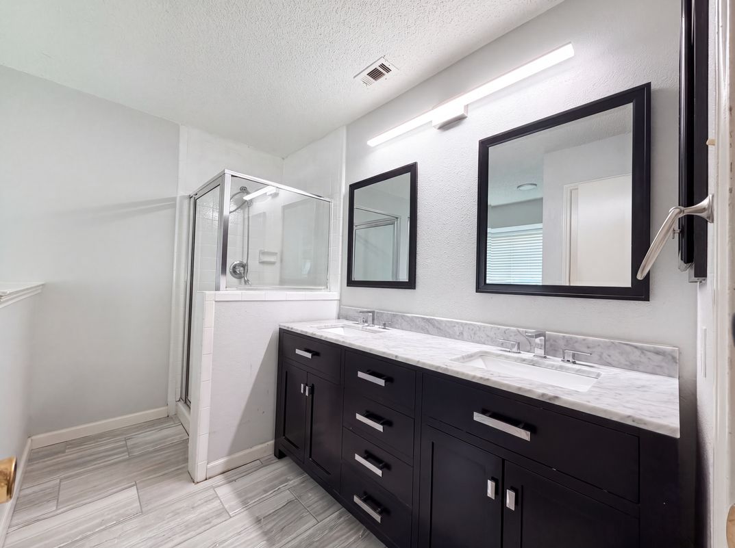 Photo 10 of 19 of 2831 Red Oak Dr, Grand Prairie, TX