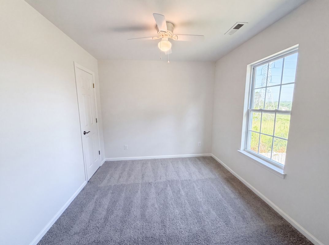 Photo 9 of 17 of 10933 Pointer Ridge Dr, Charlotte, NC