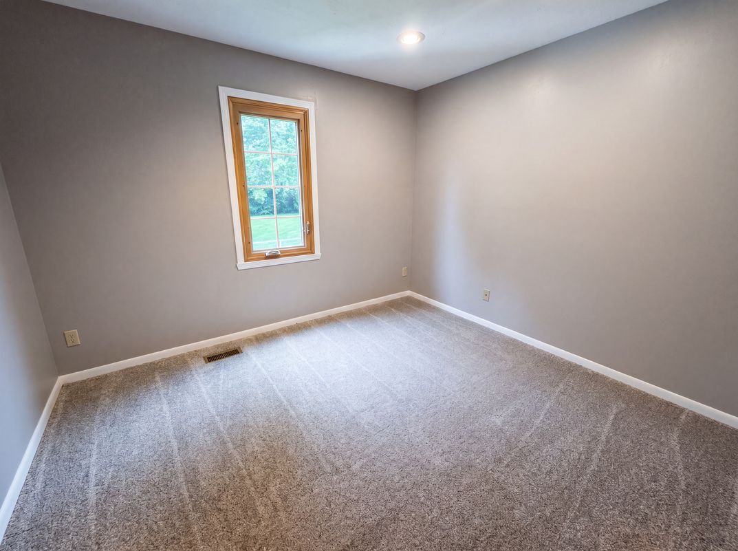 Photo 10 of 79 of 1503 Featherstone Rd, Rockford, IL