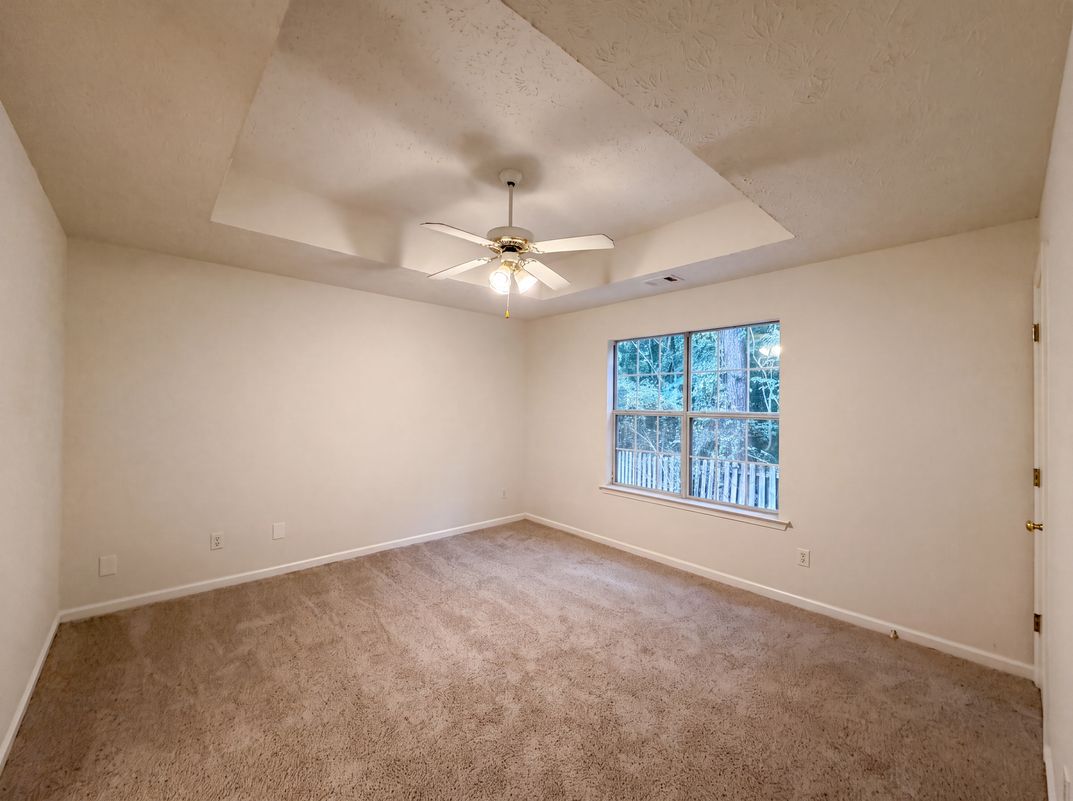 Photo 7 of 18 of 10543 Crabtree Dr, Jonesboro, GA