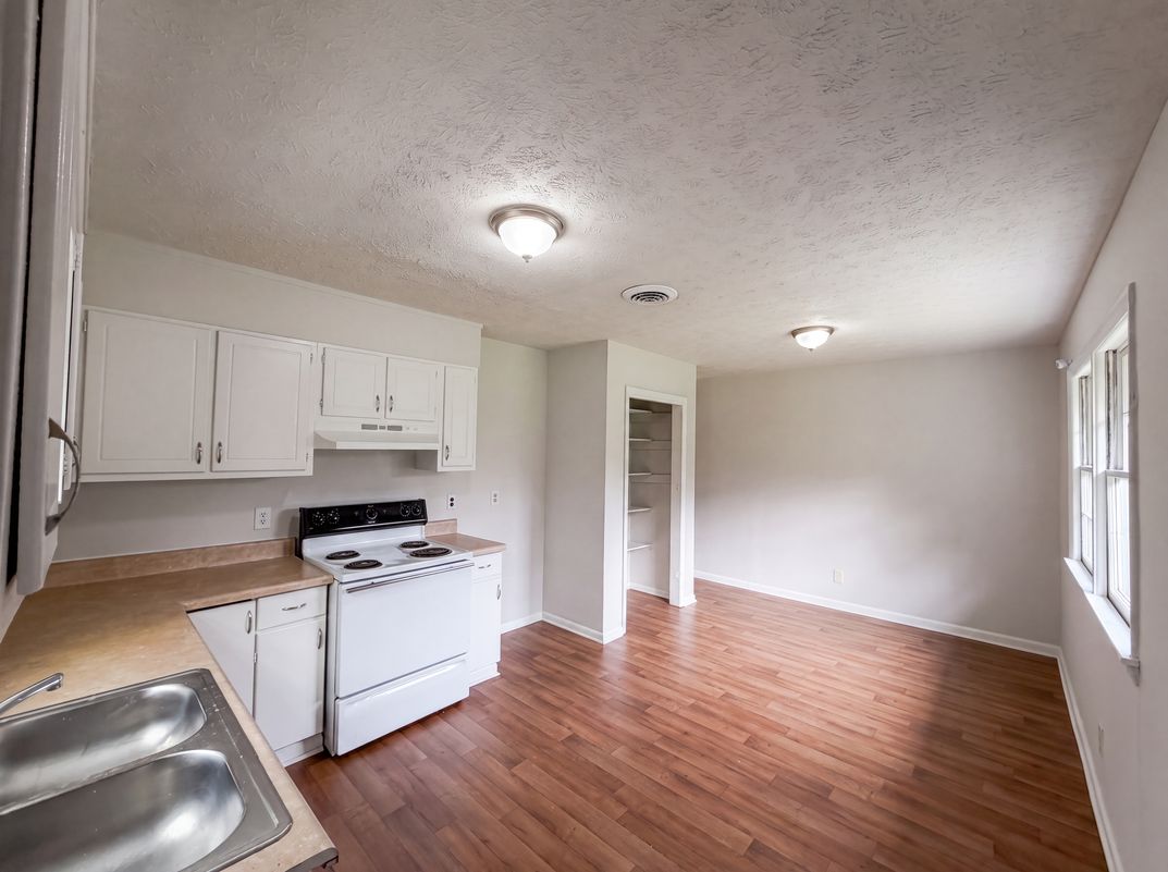 Photo 6 of 16 of 6616 Amanda Cir, Fayetteville, NC