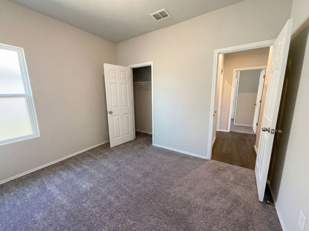 Photo 4 of 17 of 431 Pleasanton Way, San Antonio, TX