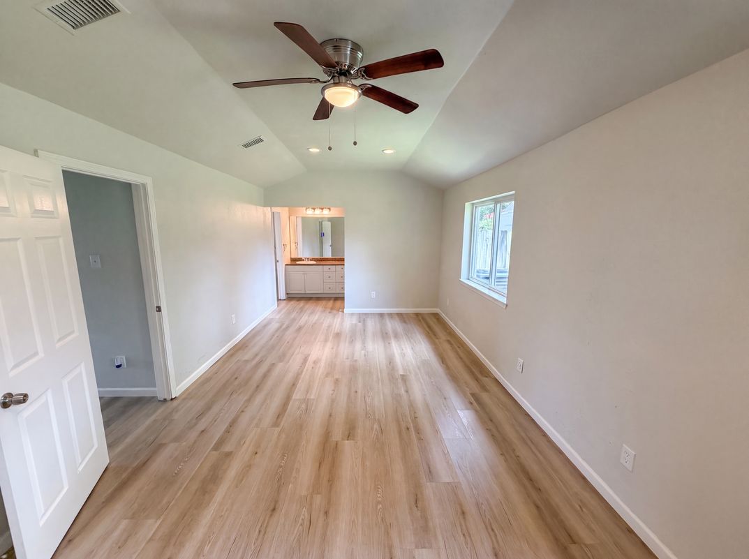 Photo 4 of 20 of 318 Floravista Dr, Webster, TX